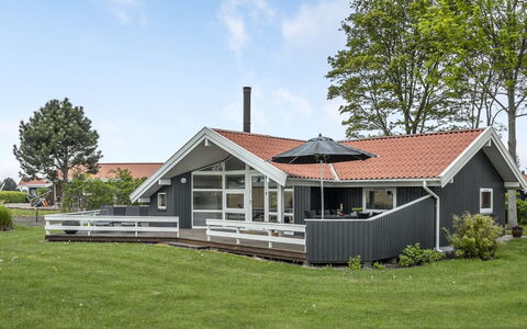 Barth - 150M from the Sea: Tag, Hus, Land Lot, Hjem, Sommerhus, Estate, Garden Bygninger, Skygge, Bjælkehytte, Landscaping