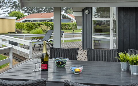 Barth - 150M from the Sea: Tag, Hus, Land Lot, Hjem, Sommerhus, Estate, Garden Bygninger, Skygge, Bjælkehytte, Landscaping