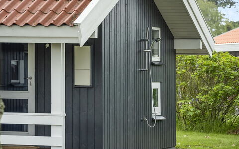 Barth - 150M from the Sea: Tag, Hus, Land Lot, Hjem, Sommerhus, Estate, Garden Bygninger, Skygge, Bjælkehytte, Landscaping