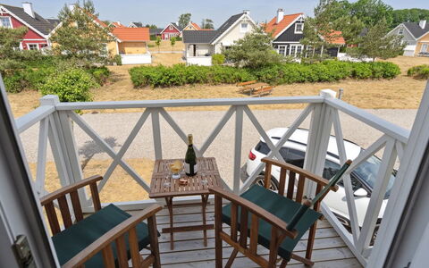 Daniela - 300M from the Sea: Boligområde, Tag, Forstad, Indkørsel, Estate, Skorsten
