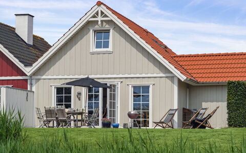 Daniela - 300M from the Sea: Boligområde, Tag, Forstad, Indkørsel, Estate, Skorsten