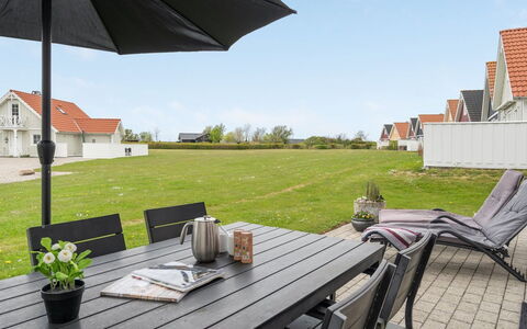 Askan - 200M from the Sea: Boligområde, Tag, Forstad, Indkørsel, Estate, Skorsten
