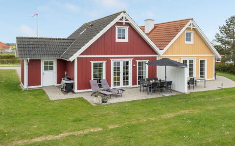 Askan - 200M from the Sea: Boligområde, Tag, Forstad, Indkørsel, Estate, Skorsten