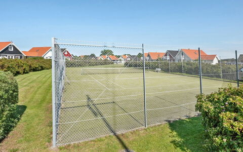 Matleena - 200M from the Sea: Blå, Busk, Sommerhus, Bunddække, Have, Estate, Skygge, Landscaping, Stuehus, Eco Hotel