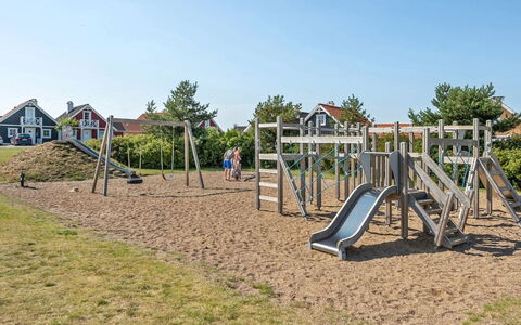 Matleena - 200M from the Sea: Blå, Busk, Sommerhus, Bunddække, Have, Estate, Skygge, Landscaping, Stuehus, Eco Hotel