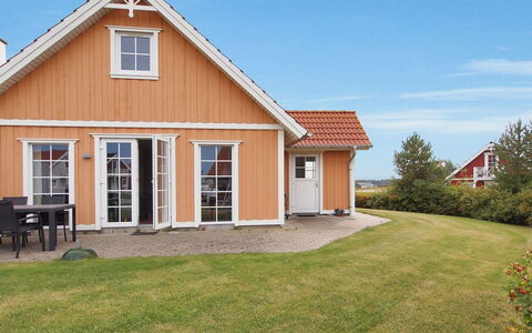 Matleena - 200M from the Sea: Blå, Busk, Sommerhus, Bunddække, Have, Estate, Skygge, Landscaping, Stuehus, Eco Hotel