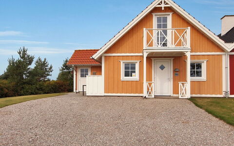 Matleena - 200M from the Sea: Blå, Busk, Sommerhus, Bunddække, Have, Estate, Skygge, Landscaping, Stuehus, Eco Hotel