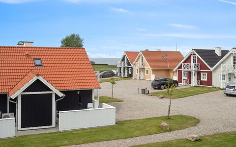 Matleena - 200M from the Sea: Blå, Busk, Sommerhus, Bunddække, Have, Estate, Skygge, Landscaping, Stuehus, Eco Hotel