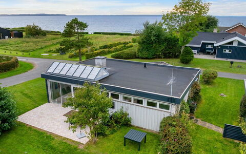 Rikkart - 100M from the Sea: Møbel, Indretning, Gulvbelægning, Træ, Etage, Loft, Trægulve, Stol, Bord, Belysning
