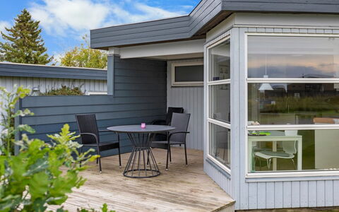 Rikkart - 100M from the Sea: Møbel, Indretning, Gulvbelægning, Træ, Etage, Loft, Trægulve, Stol, Bord, Belysning