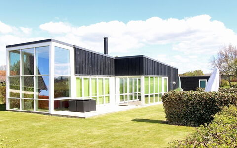 Amia - 20M from the Sea: Møbel, Indretning, Stol, Gulvbelægning, Bord, Udvej, Etage, Loft, Værelse, Eco Hotel
