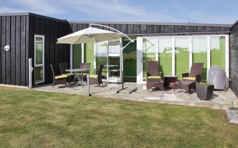 Amia - 20M from the Sea: Møbel, Indretning, Stol, Gulvbelægning, Bord, Udvej, Etage, Loft, Værelse, Eco Hotel