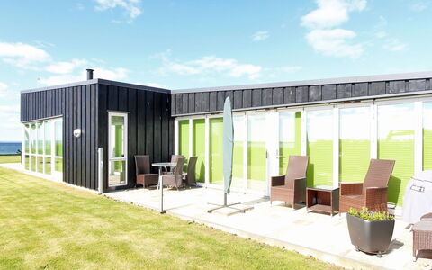 Amia - 20M from the Sea: Møbel, Indretning, Stol, Gulvbelægning, Bord, Udvej, Etage, Loft, Værelse, Eco Hotel