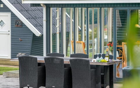 Fita - 300M from the Sea: Blå, Busk, Sommerhus, Bunddække, Have, Estate, Skygge, Landscaping, Stuehus, Eco Hotel