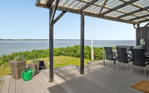 Käthe - 5M from the Sea: Blå, Busk, Sommerhus, Bunddække, Have, Estate, Skygge, Landscaping, Stuehus, Eco Hotel