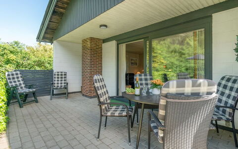 Suni - 400M from the Sea: Blå, Busk, Sommerhus, Bunddække, Have, Estate, Skygge, Landscaping, Stuehus, Eco Hotel