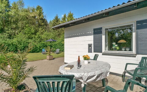 Suni - 400M from the Sea: Blå, Busk, Sommerhus, Bunddække, Have, Estate, Skygge, Landscaping, Stuehus, Eco Hotel