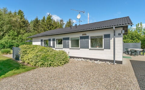 Suni - 400M from the Sea: Blå, Busk, Sommerhus, Bunddække, Have, Estate, Skygge, Landscaping, Stuehus, Eco Hotel