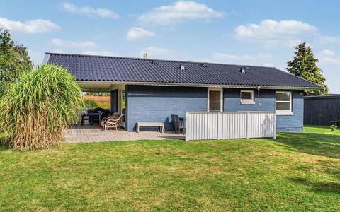 Undine - 300M from the Sea: Træ, Have, Backyard, Land Lot, Hjem, Tag, Skygge, Dæk, Hårdttræ, Gård