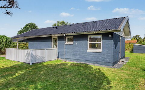 Undine - 300M from the Sea: Træ, Have, Backyard, Land Lot, Hjem, Tag, Skygge, Dæk, Hårdttræ, Gård
