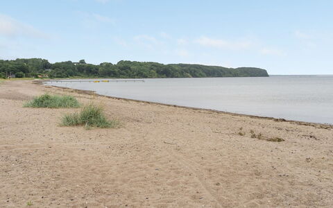 Sigurd - 20M from the Sea: Møbel, Indretning, Gulvbelægning, Træ, Etage, Loft, Trægulve, Stol, Bord, Belysning