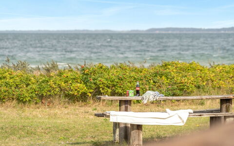 Sigurd - 20M from the Sea: Møbel, Indretning, Gulvbelægning, Træ, Etage, Loft, Trægulve, Stol, Bord, Belysning