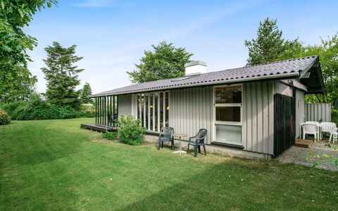 Juditha - 400M from the Sea: Blå, Busk, Sommerhus, Bunddække, Have, Estate, Skygge, Landscaping, Stuehus, Eco Hotel
