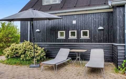 Gullan - 75M from the Sea: Træ, Tag, Arkitektur, Hjem, Hus, Sommerhus, Sidespor, Hårdttræ, Hældning, Estate