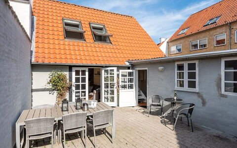 Zezilie - 500M from the Sea: Boligområde, Tag, Forstad, Indkørsel, Estate, Skorsten
