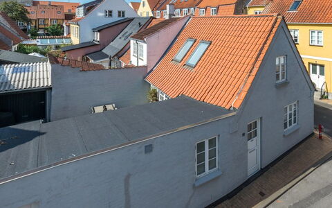 Zezilie - 500M from the Sea: Boligområde, Tag, Forstad, Indkørsel, Estate, Skorsten
