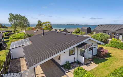 Wrange - 150M from the Sea: Tag, Hus, Land Lot, Hjem, Sommerhus, Estate, Garden Bygninger, Skygge, Bjælkehytte, Landscaping