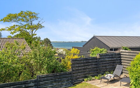 Wrange - 150M from the Sea: Tag, Hus, Land Lot, Hjem, Sommerhus, Estate, Garden Bygninger, Skygge, Bjælkehytte, Landscaping