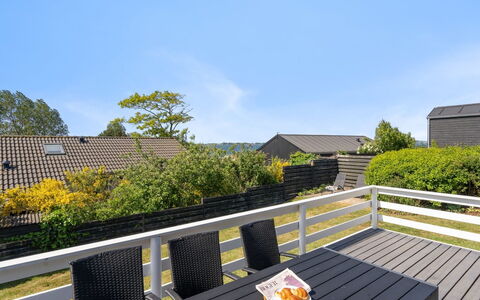 Wrange - 150M from the Sea: Tag, Hus, Land Lot, Hjem, Sommerhus, Estate, Garden Bygninger, Skygge, Bjælkehytte, Landscaping