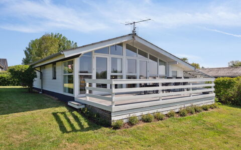 Wrange - 150M from the Sea: Tag, Hus, Land Lot, Hjem, Sommerhus, Estate, Garden Bygninger, Skygge, Bjælkehytte, Landscaping