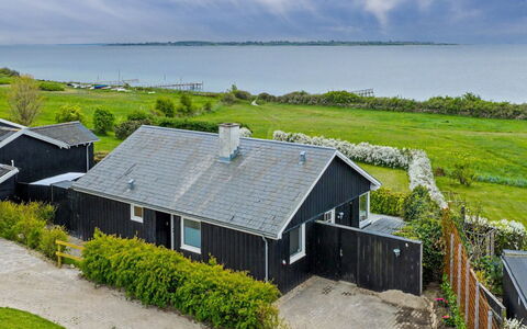 Annalia - 50M from the Sea: Træ, Have, Backyard, Land Lot, Hjem, Tag, Skygge, Dæk, Hårdttræ, Gård