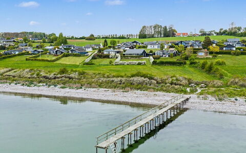 Annalia - 50M from the Sea: Træ, Have, Backyard, Land Lot, Hjem, Tag, Skygge, Dæk, Hårdttræ, Gård