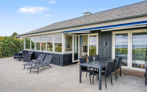 Annalia - 50M from the Sea: Træ, Have, Backyard, Land Lot, Hjem, Tag, Skygge, Dæk, Hårdttræ, Gård