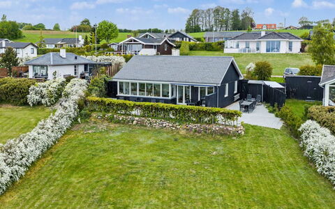 Annalia - 50M from the Sea: Træ, Have, Backyard, Land Lot, Hjem, Tag, Skygge, Dæk, Hårdttræ, Gård