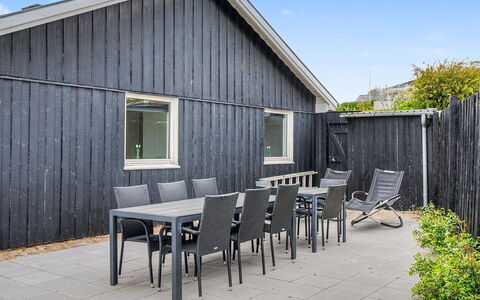 Annalia - 50M from the Sea: Træ, Have, Backyard, Land Lot, Hjem, Tag, Skygge, Dæk, Hårdttræ, Gård