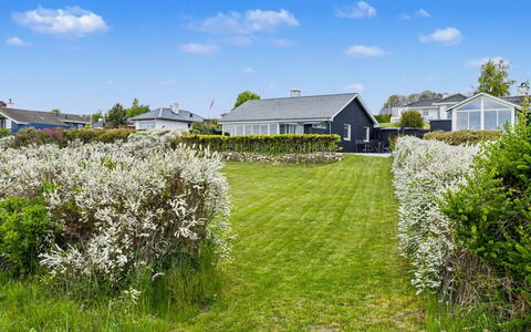 Annalia - 50M from the Sea: Træ, Have, Backyard, Land Lot, Hjem, Tag, Skygge, Dæk, Hårdttræ, Gård