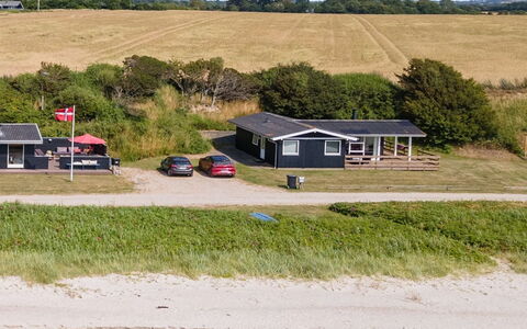 Bertold - 20M from the Sea: Blå, Busk, Sommerhus, Bunddække, Have, Estate, Skygge, Landscaping, Stuehus, Eco Hotel