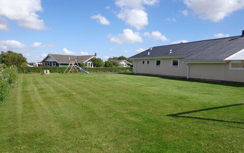 Dunya - 400M from the Sea: Græs, Hus, Hjem, Boligområde, Lawn, Almindeligt, Tag, Land Lot, Have