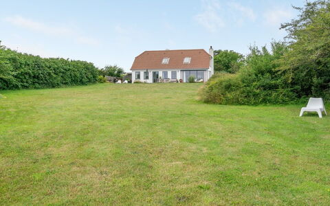 Sissela - 5M from the Sea: Træ, Tag, Arkitektur, Hjem, Hus, Sommerhus, Sidespor, Hårdttræ, Hældning, Estate