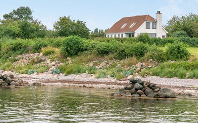 Sissela - 5M from the Sea