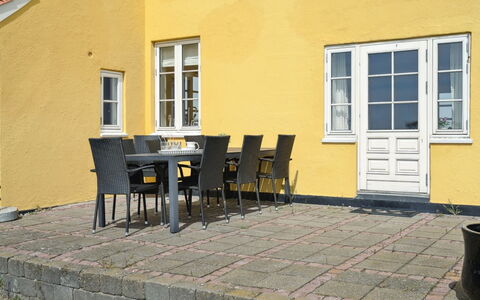Store - 700M from the Sea: Møbel, Indretning, Gulvbelægning, Træ, Etage, Loft, Trægulve, Stol, Bord, Belysning