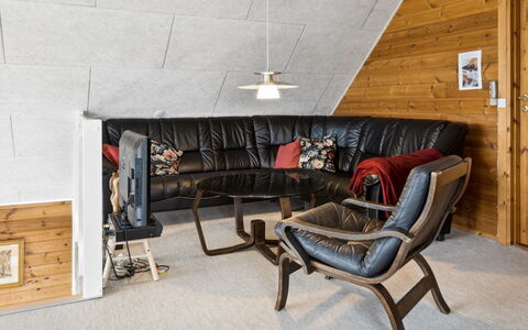 Ginnie - 300M from the Sea: Blå, Busk, Sommerhus, Bunddække, Have, Estate, Skygge, Landscaping, Stuehus, Eco Hotel