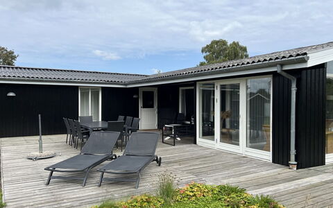 Alrich - 500M from the Sea: Sommerhus, Hjem, Hus, Tag, Veranda, Estate, Sidespor, Garden Bygninger, Stuehus, Gård