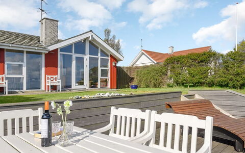 Keti - 5M from the Sea: Blå, Busk, Sommerhus, Bunddække, Have, Estate, Skygge, Landscaping, Stuehus, Eco Hotel