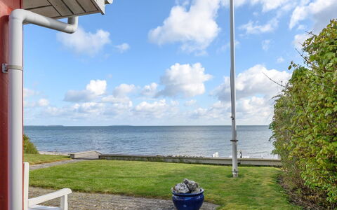 Keti - 5M from the Sea: Blå, Busk, Sommerhus, Bunddække, Have, Estate, Skygge, Landscaping, Stuehus, Eco Hotel