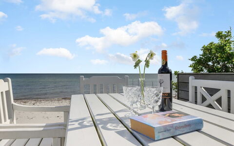 Keti - 5M from the Sea: Blå, Busk, Sommerhus, Bunddække, Have, Estate, Skygge, Landscaping, Stuehus, Eco Hotel